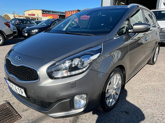Kia Carens 3 of 5