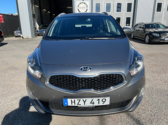 Kia Carens 2 of 5