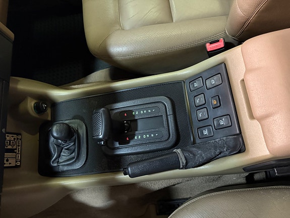 Land Rover Discovery 5 9 of 17