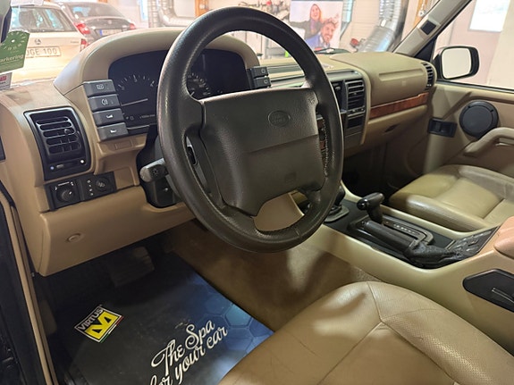 Land Rover Discovery 5 6 of 17