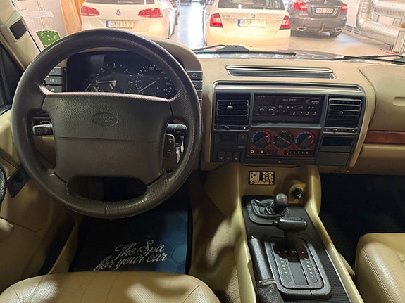 Land Rover Discovery 5 8 of 17