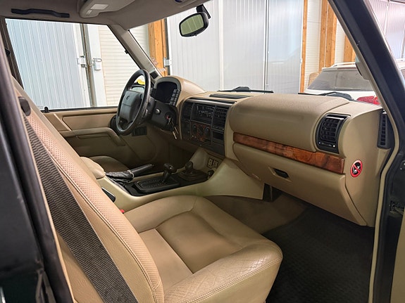 Land Rover Discovery 5 15 of 17