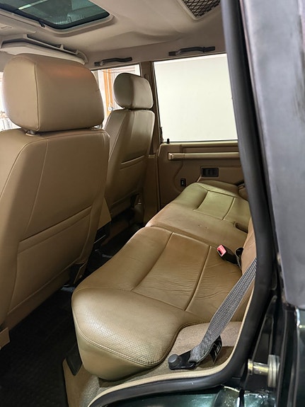 Land Rover Discovery 5 10 of 17