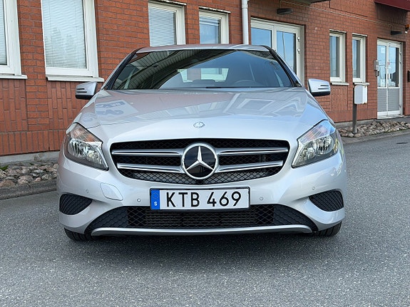 Mercedes-Benz A180 2 of 5