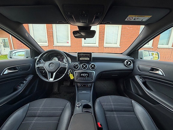 Mercedes-Benz A180 3 of 5