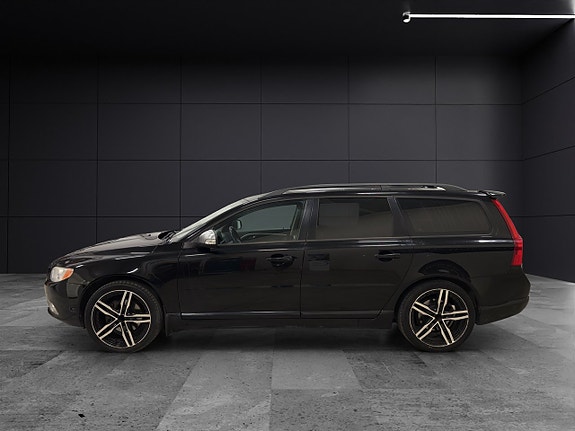 Volvo V70 3 of 5