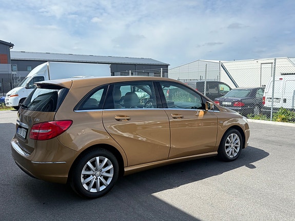 Mercedes-Benz B180 5 of 5