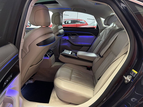 Audi A8 14 of 26