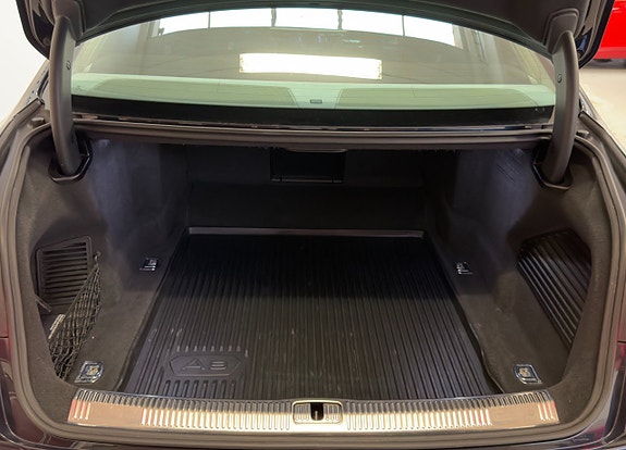 Audi A8 24 of 26