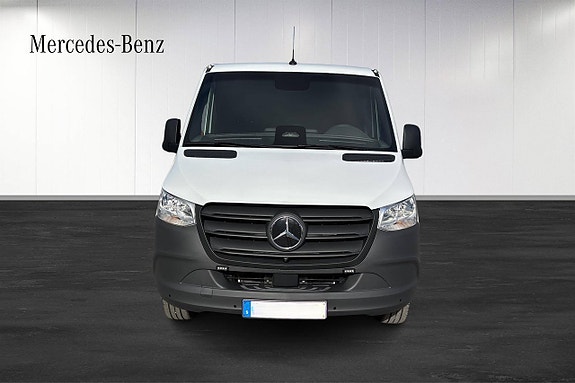 Mercedes-Benz eSprinter 420 13 of 16