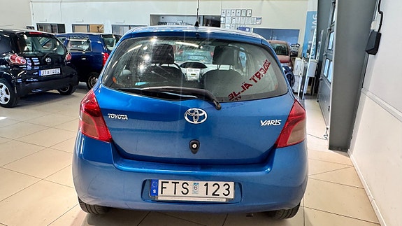 Toyota Yaris 9 of 15