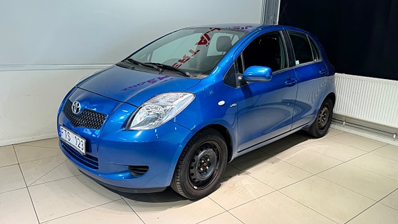 Toyota Yaris 3 of 15
