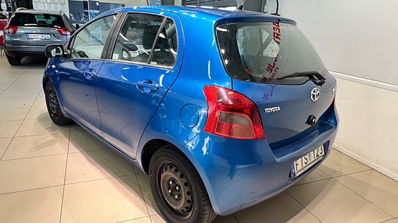 Toyota Yaris 15 of 15