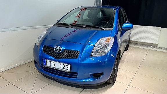 Toyota Yaris 5 of 15