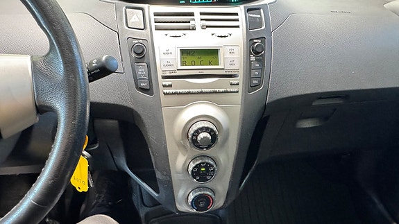Toyota Yaris 14 of 15