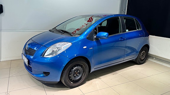 Toyota Yaris 2 of 15