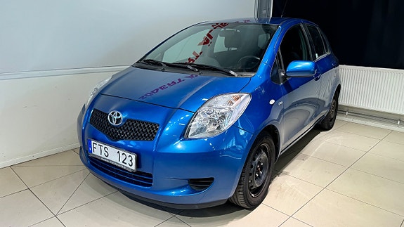 Toyota Yaris 4 of 15