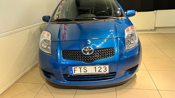 Toyota Yaris 7 of 15