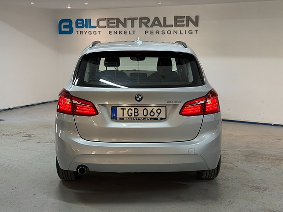 BMW 216d 6 of 14