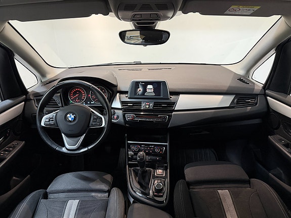 BMW 216d 9 of 14