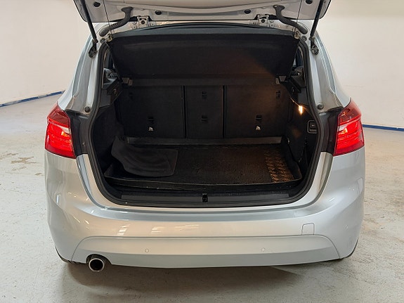 BMW 216d 7 of 14