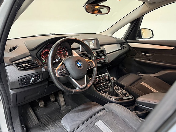 BMW 216d 3 of 5