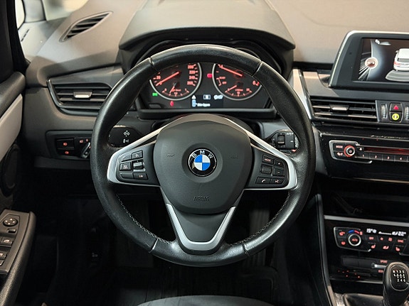 BMW 216d 10 of 14