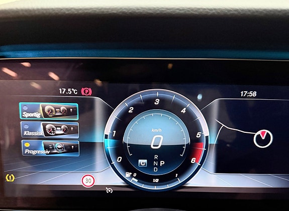 Mercedes-Benz E220 13 of 13