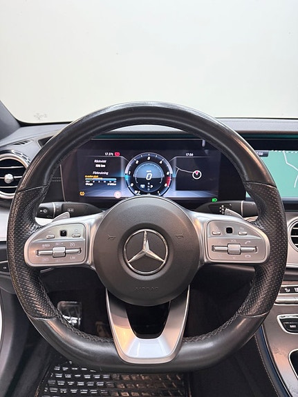 Mercedes-Benz E220 7 of 13