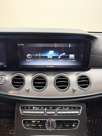 Mercedes-Benz E220 9 of 13