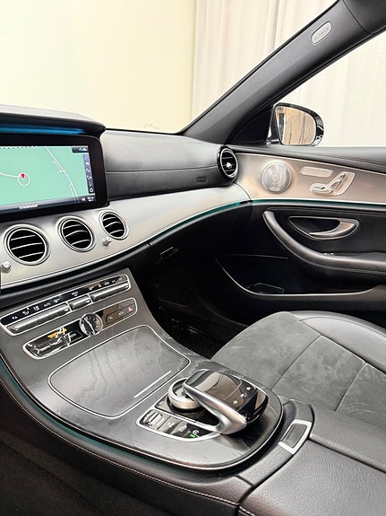 Mercedes-Benz E220 12 of 13
