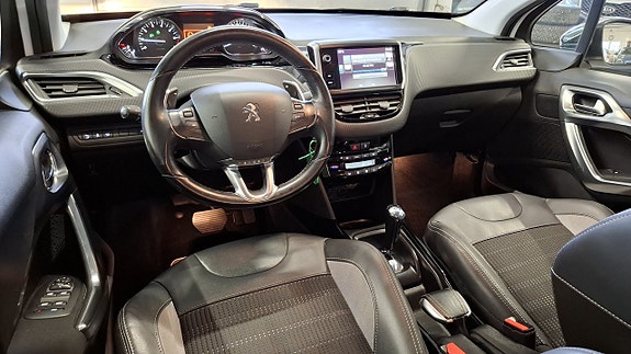 Peugeot 2008 2 of 5