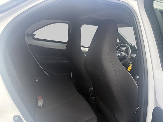 Toyota Aygo X 8 of 16