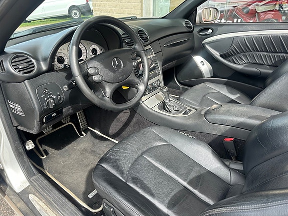 Mercedes-Benz CLK200 4 of 5
