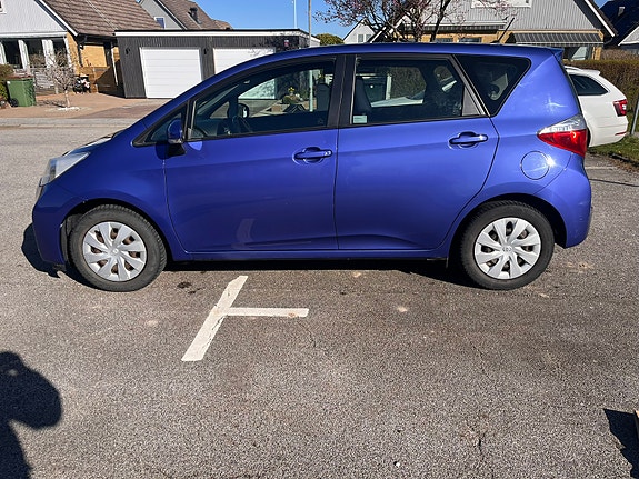 Toyota Verso-S 3 of 5