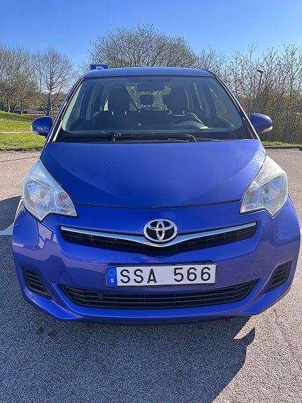 Toyota Verso-S 2 of 5