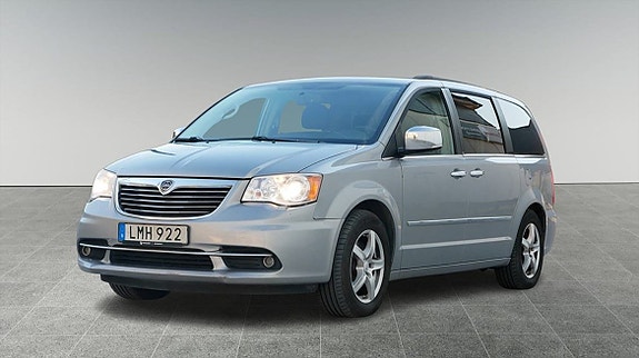 Lancia Voyager 4 of 5