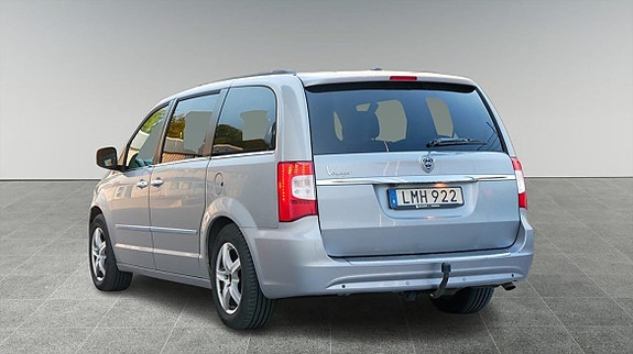 Lancia Voyager 3 of 5
