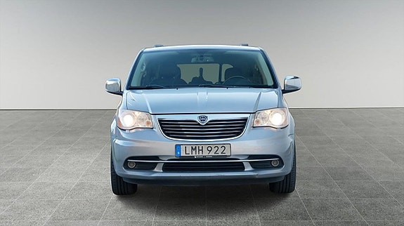 Lancia Voyager 2 of 5