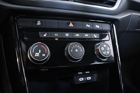Volkswagen T-Roc 18 of 27