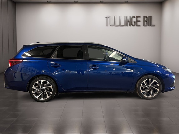 Toyota Auris 6 of 24