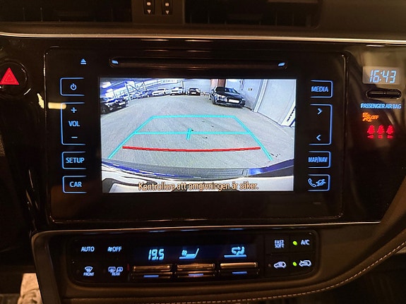 Toyota Auris 19 of 24