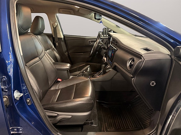 Toyota Auris 15 of 24