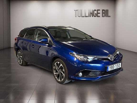 Toyota Auris 7 of 24