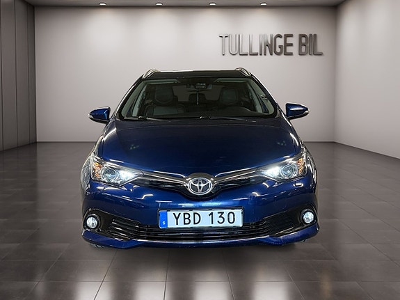 Toyota Auris 8 of 24
