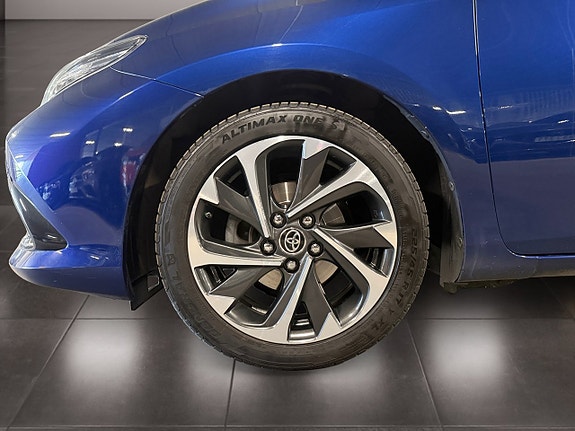 Toyota Auris 9 of 24