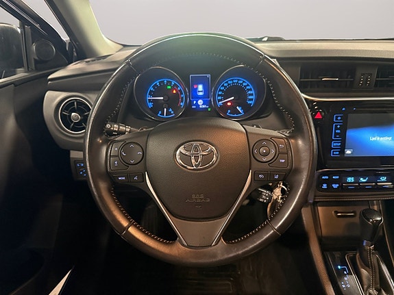 Toyota Auris 11 of 24