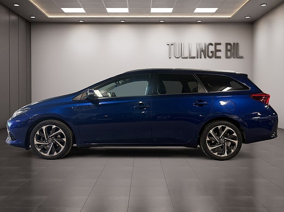 Toyota Auris 2 of 24