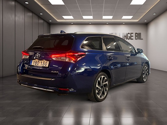 Toyota Auris 5 of 24