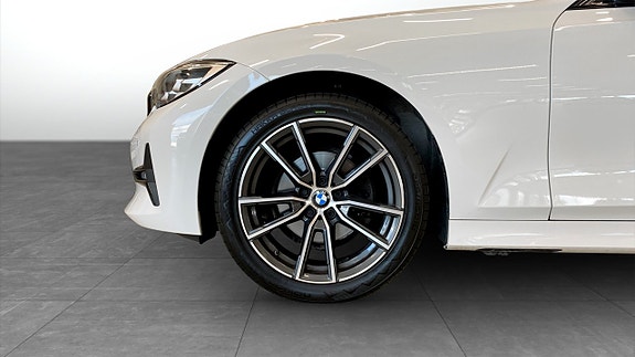 BMW 320 9 of 20
